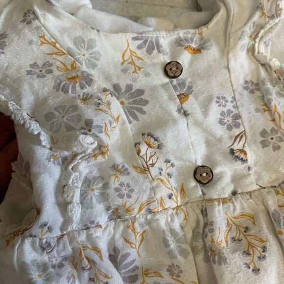 Rachel Zoe Baby Floral Cream Romper with Key Hole Back Size 3-6 Months - Picture 2 of 5